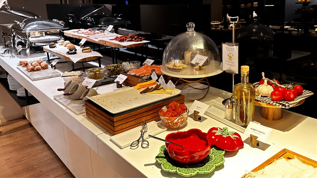 Grand Hotel Central Barcelona Lachs Wurst Und Kaese