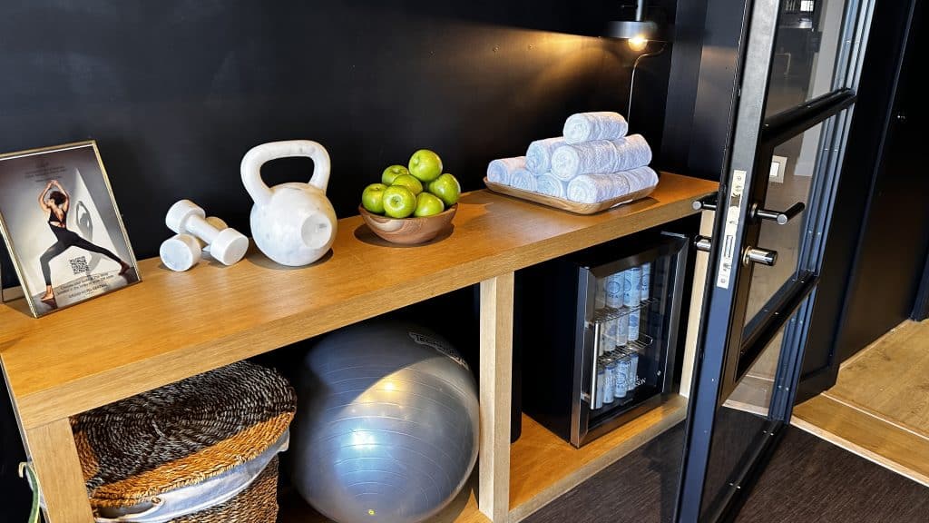 Grand Hotel Central Barcelona Obst Handtuecher Und Wasser