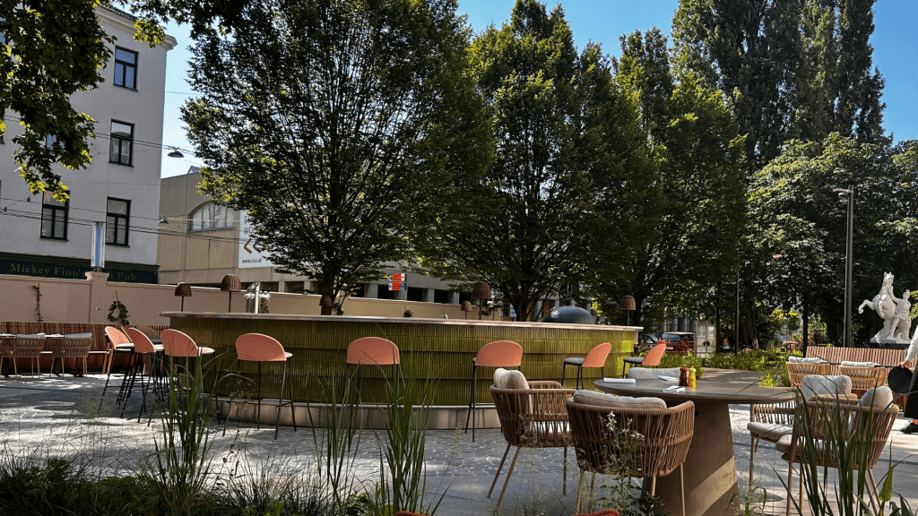 Hotel Imperial Riding School Fruehstueck Im Garten