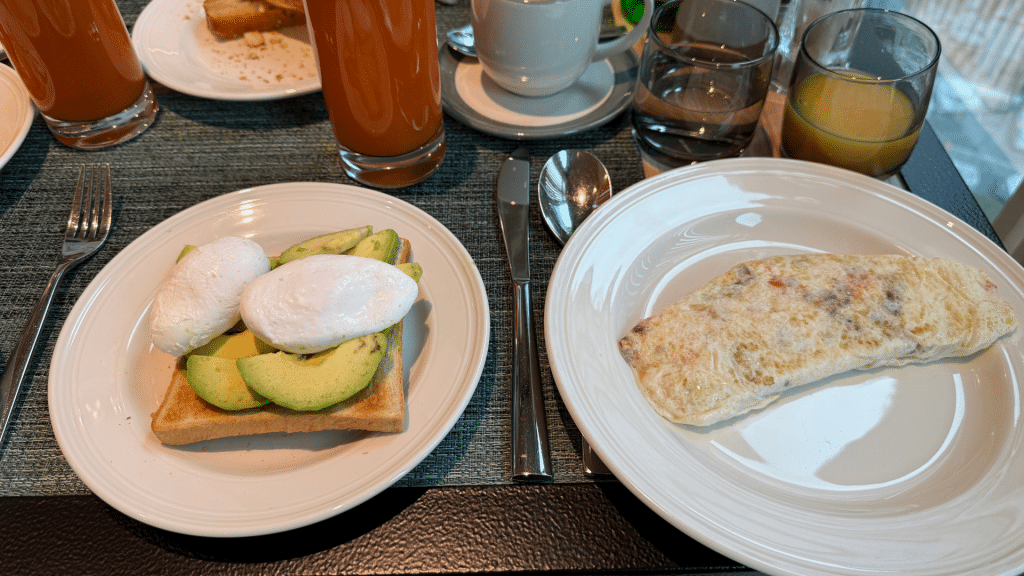 Paragraph Freedom Square Tiflis Avocado Toast Und Omelette