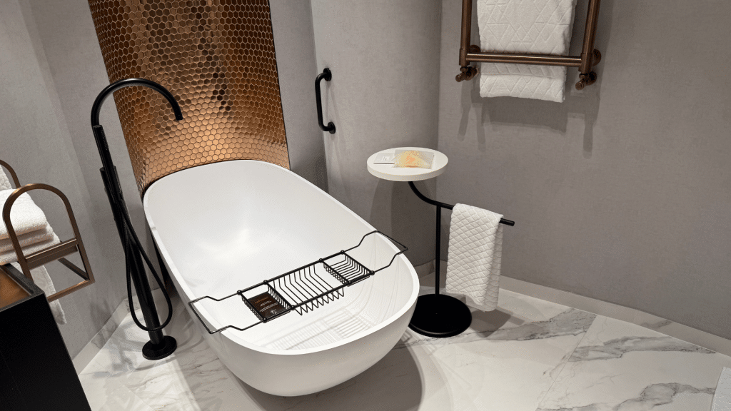 Paragraph Freedom Square Tiflis Badewanne