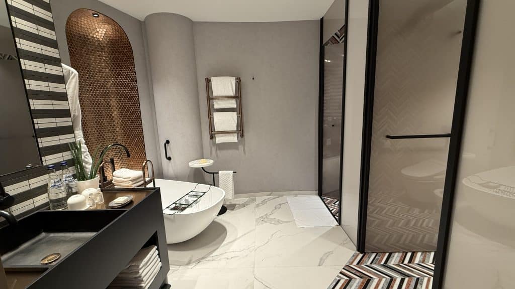 Paragraph Freedom Square Tiflis Badezimmer