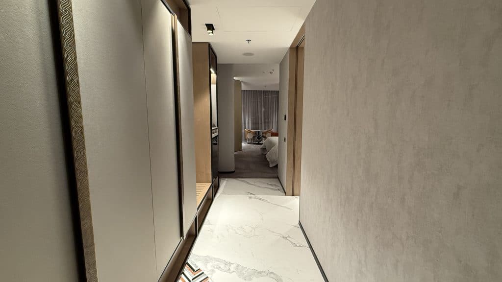 Paragraph Freedom Square Tiflis Eingangsbereich