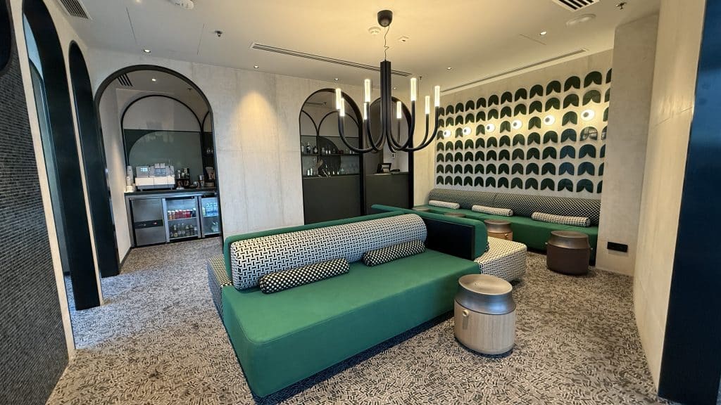 Paragraph Freedom Square Tiflis Kleines Cafe