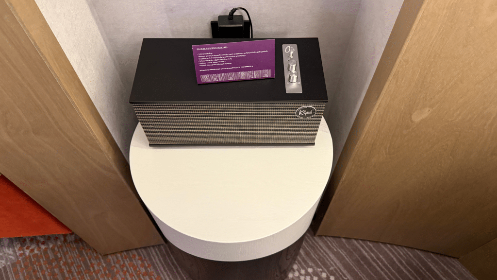 Paragraph Freedom Square Tiflis Nachttisch