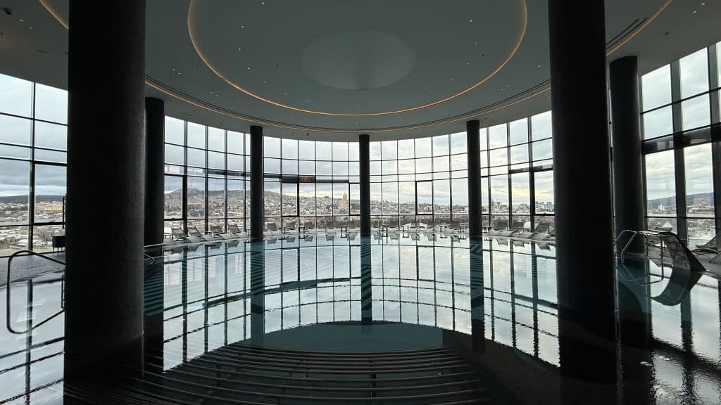 Paragraph Freedom Square Tiflis Poolbereich