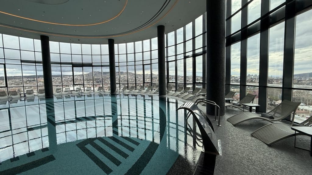 Paragraph Freedom Square Tiflis Runder Pool