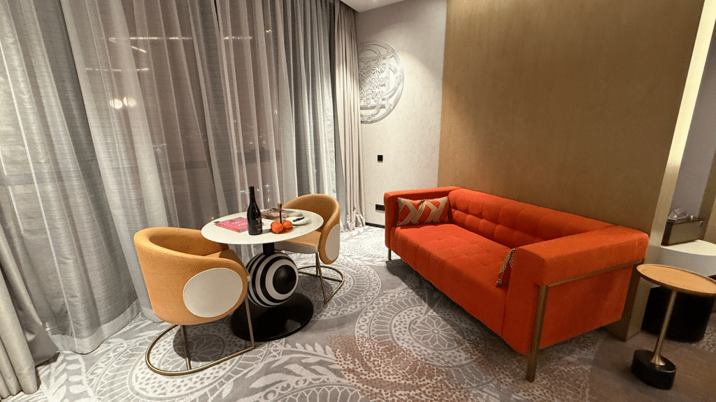 Paragraph Freedom Square Tiflis Wohnbereich