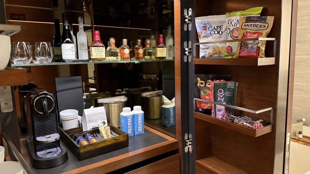 Park Hyatt New York Minibar Kommode