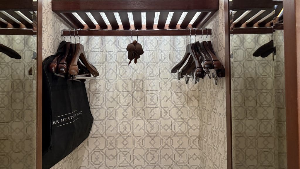 Park Hyatt New York Schrank