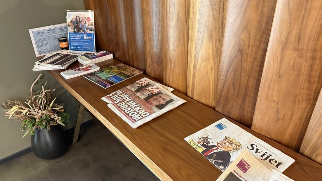 Primeclass Lounge Zagreb Zeitschriften Und Zeitungen