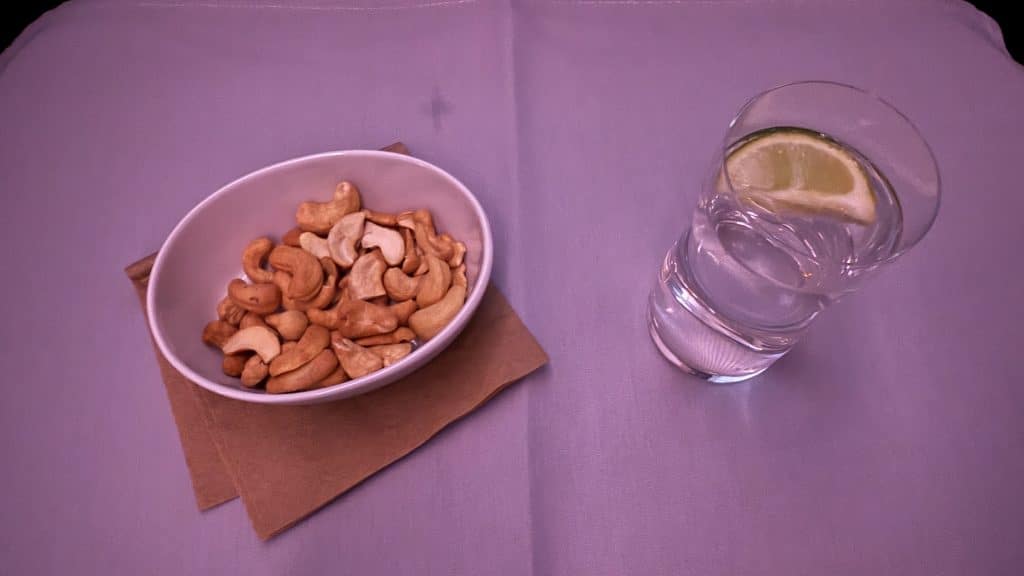 Sas Business Class Airbus A330 Willkommensgetraenk Und Nuesse