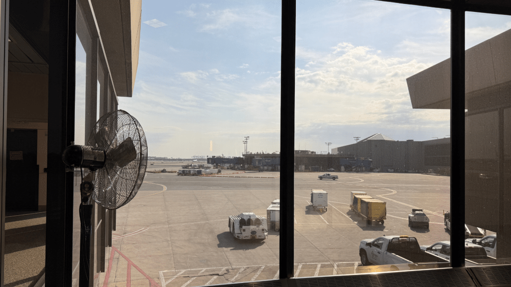 Sas Lounge Newark Blick Auf Das Rollfeld