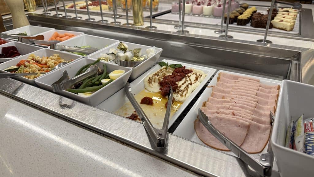 Sas Lounge Newark Buffet