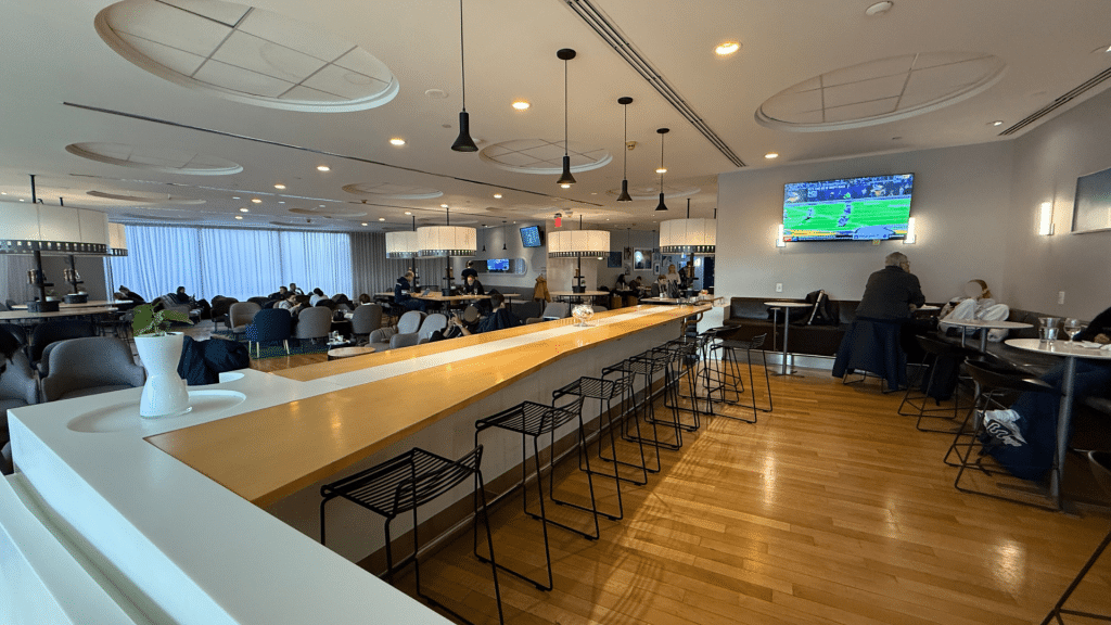 Sas Lounge Newark Esstische Und Bar