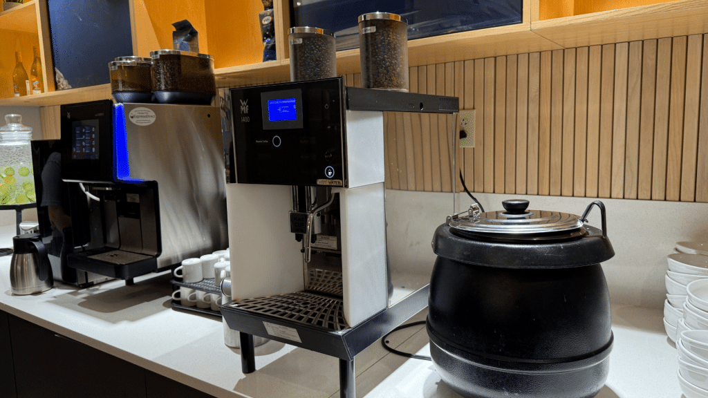 Sas Lounge Newark Kaffeemaschinen