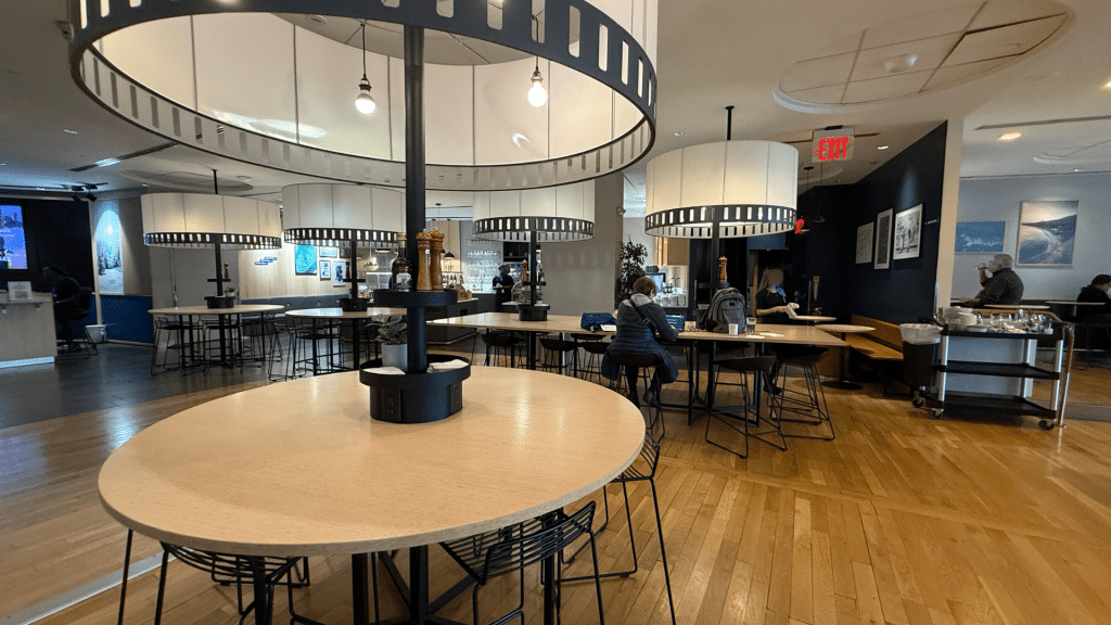 Sas Lounge Newark Modern Und Stilvolles Design