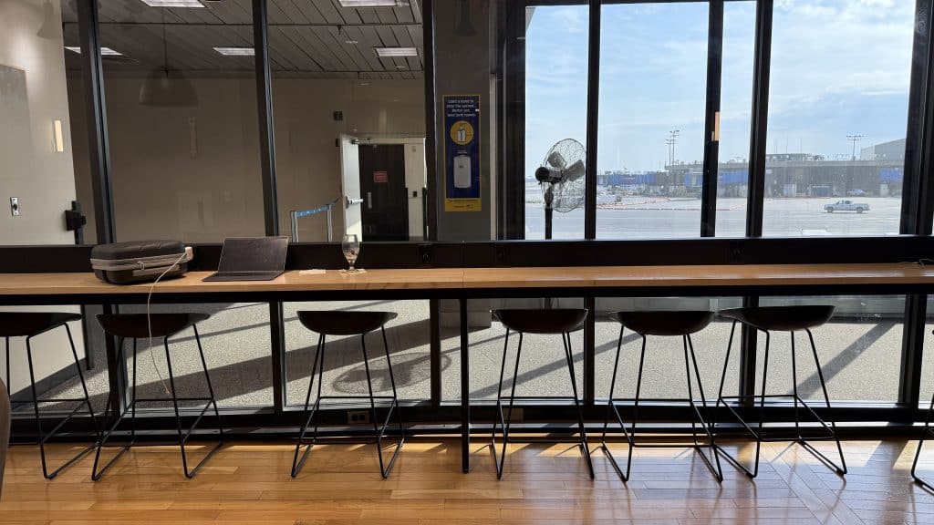 Sas Lounge Newark Sitzgelegenheiten Mit Blick Auf Das Rollfeld