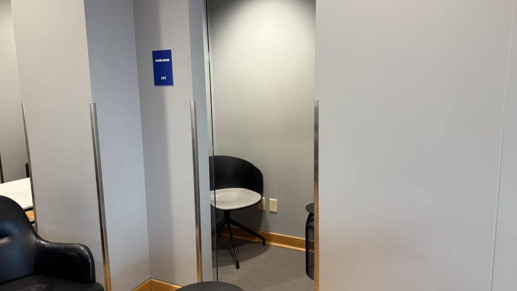 Sas Lounge Newark Telefonraeume
