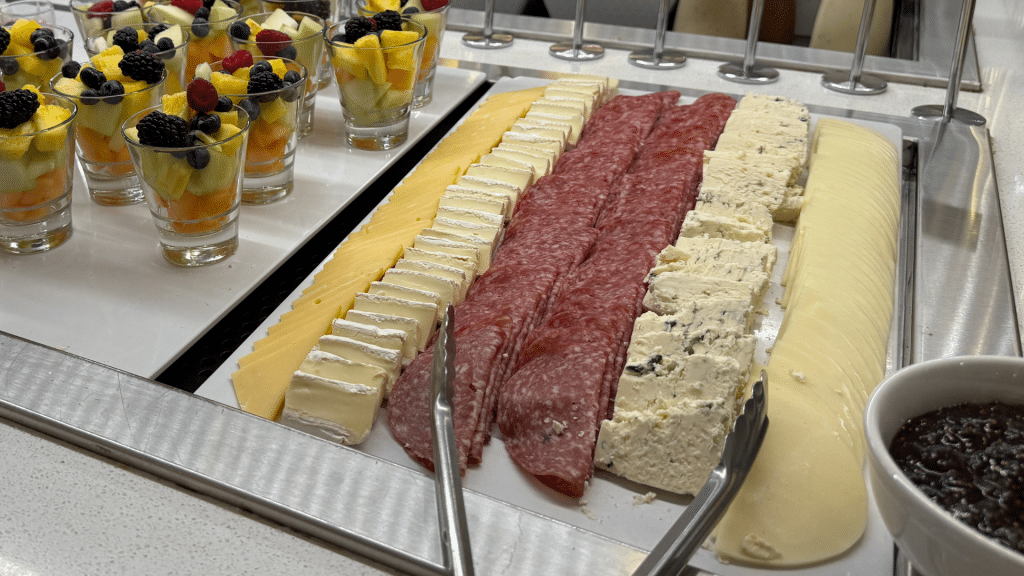 Sas Lounge Newark Wurst Und Kaese