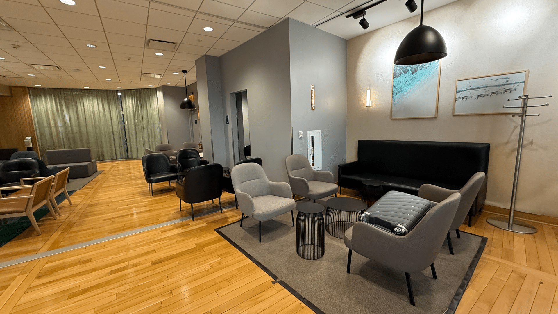 Sas Lounge Newark