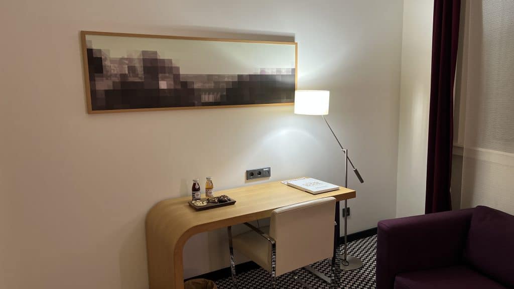 Sofitel Luxemburg Le Grand Ducal Schreibtisch