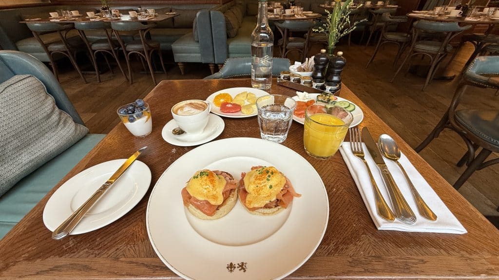 The Balmoral Edinburgh Fruehstueck Eggs Benedict