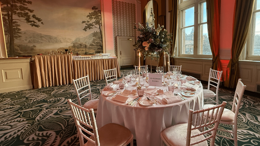 The Balmoral Edinburgh Schick Eingedeckter Tisch