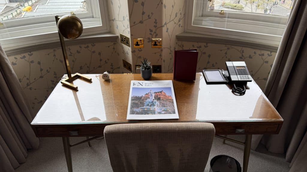 The Balmoral Edinburgh Schreibtisch