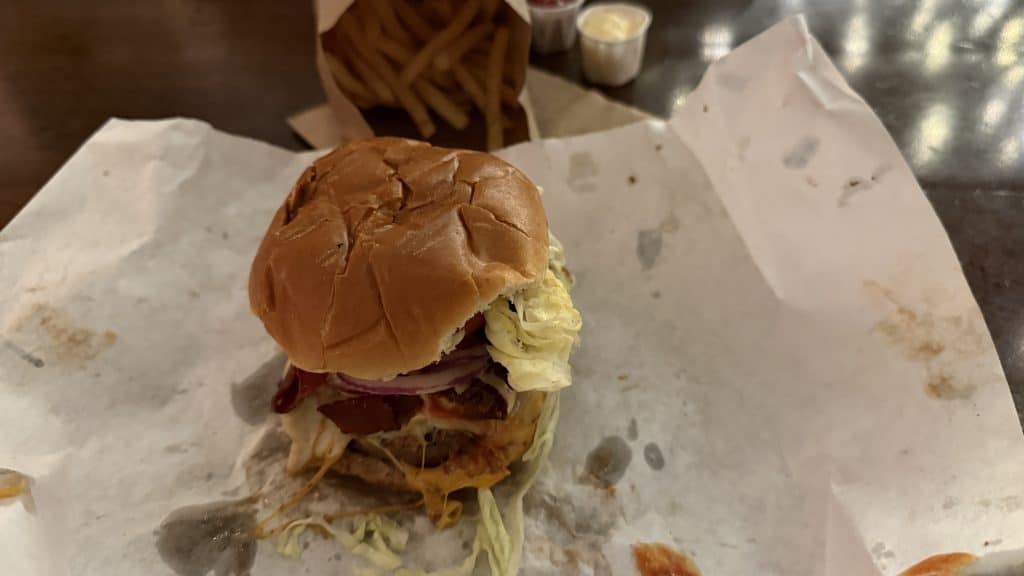 Thompson New York Central Park Burger Mit Pommes