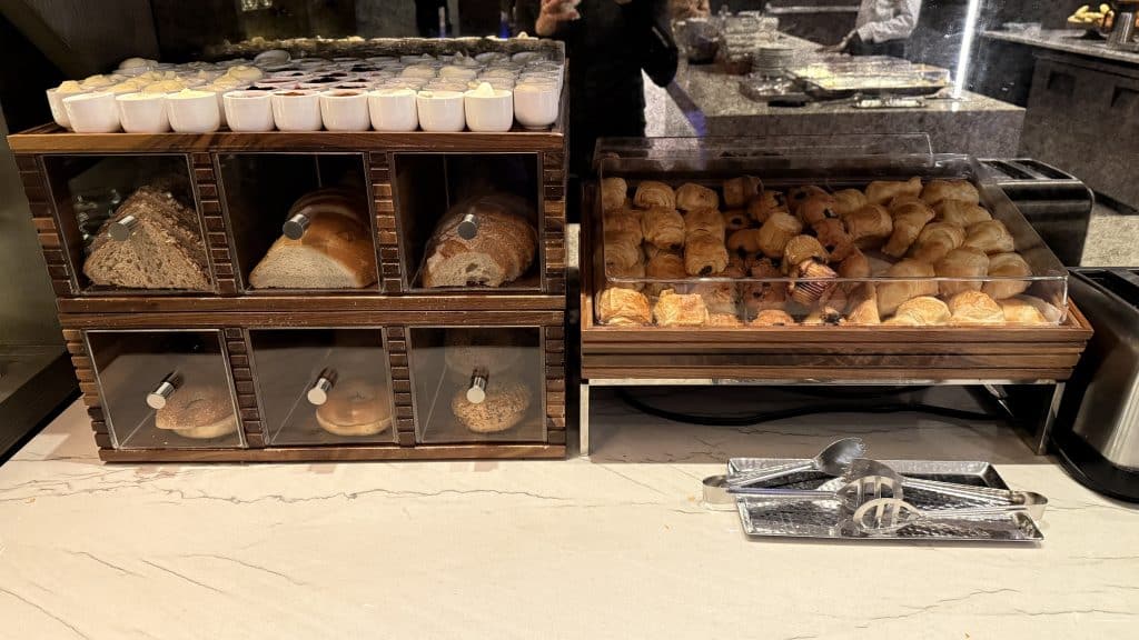 Thompson New York Central Park Gebaeck Toast Butter Marmelade