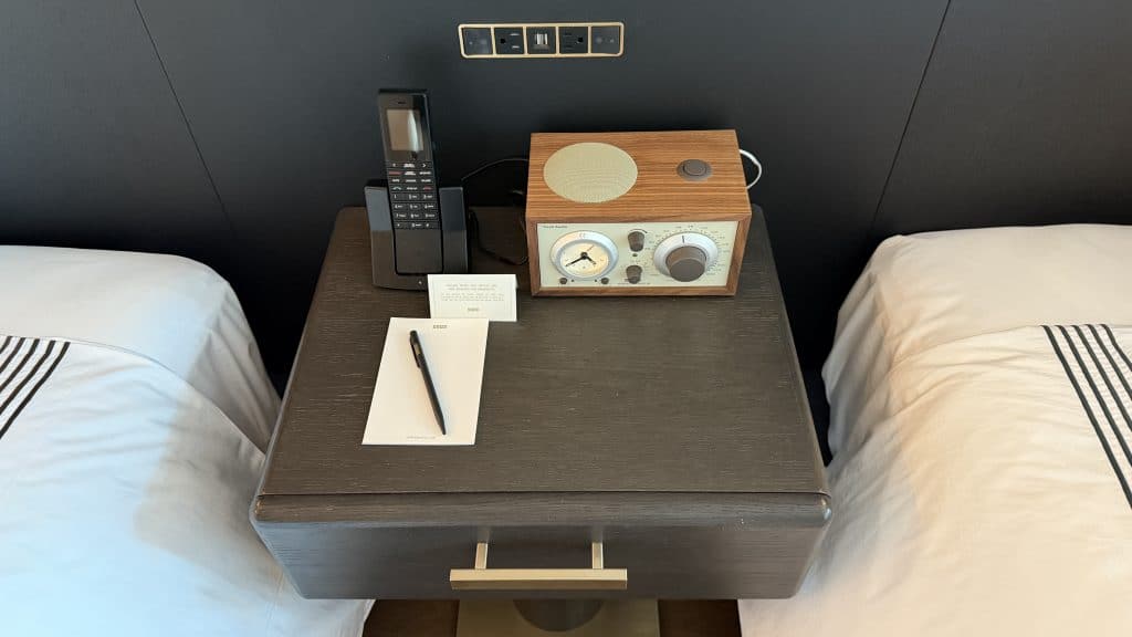 Thompson New York Central Park Nachttisch