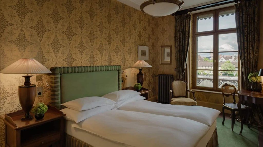 Hotel Les Trois Rois River Queen Room