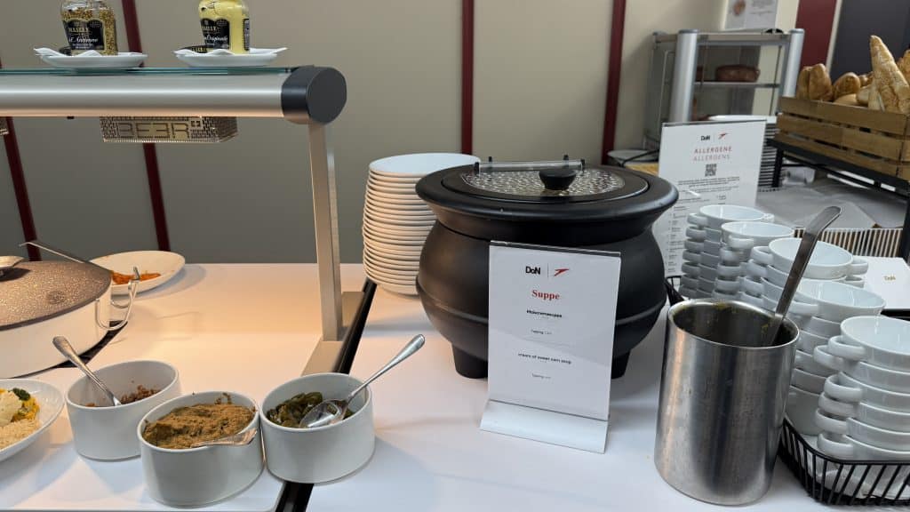 Austrian Lounge Wien Non Schengen Suppe