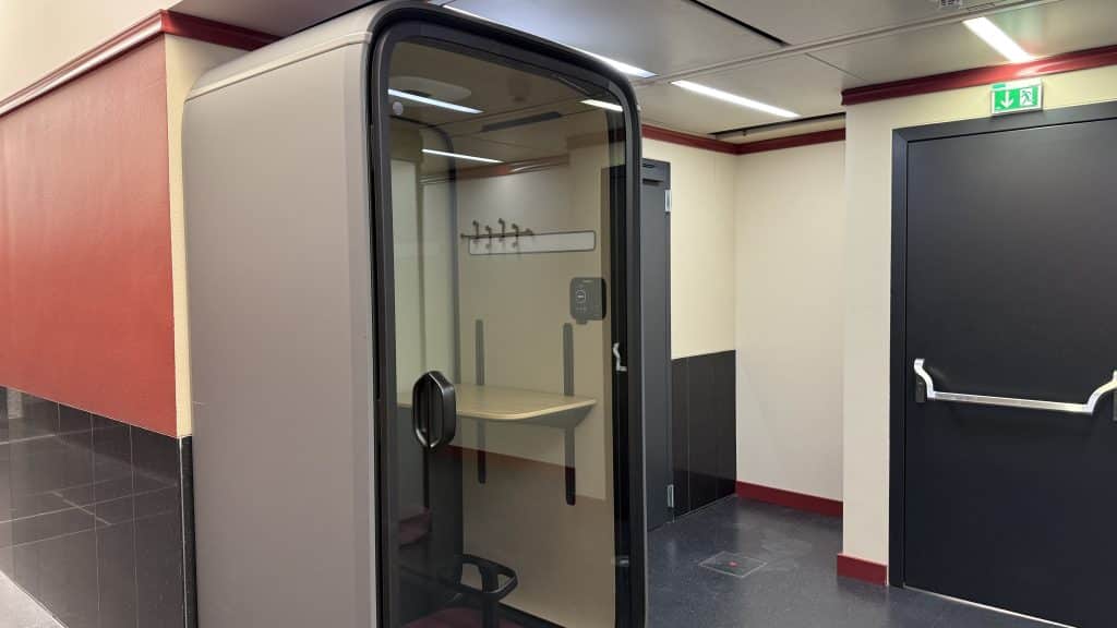 Austrian Lounge Wien Non Schengen Telefonbox