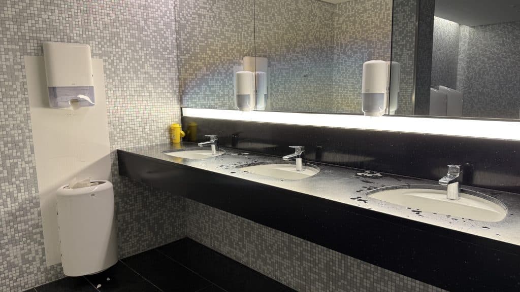 Austrian Lounge Wien Non Schengen Toilette