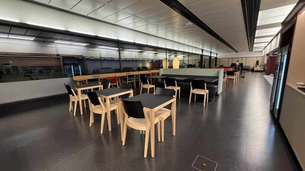 Austrian Lounge Wien Non Schengen Weitere Tische Und Stuehle