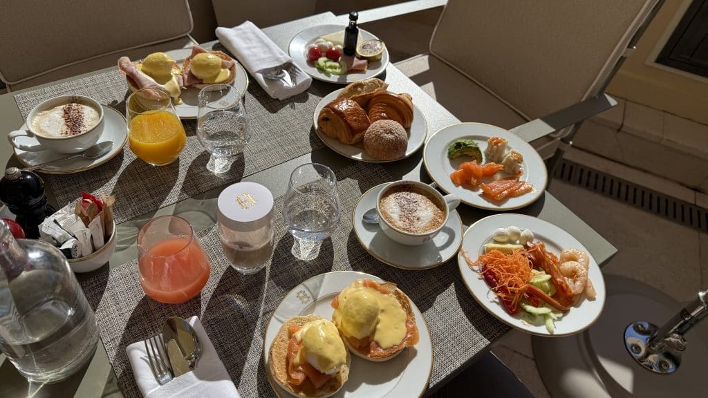 Hotel Hermitage Monte Carlo Fruehstueckstisch