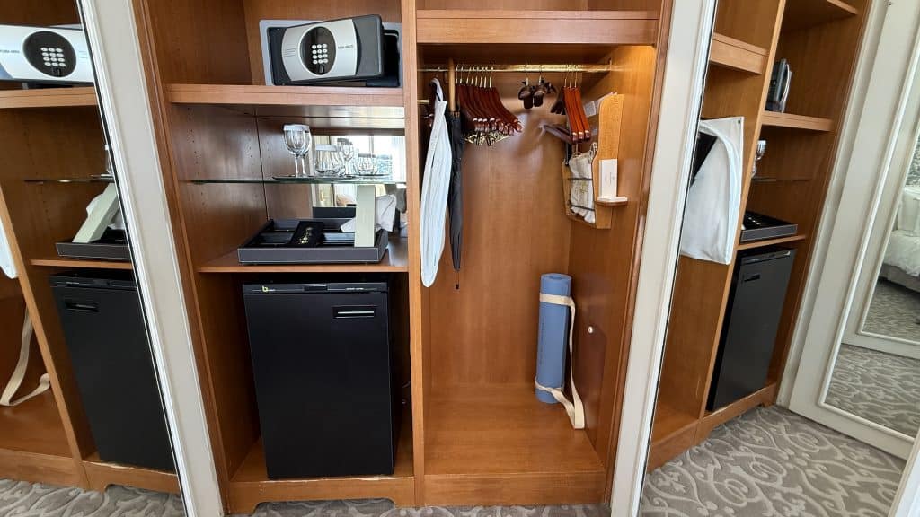 Hotel Hermitage Monte Carlo Kleiderschrank