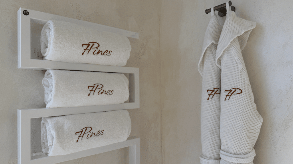 7pines Resort Sardinia Hochwertige Bademaentel Und Handtuecher