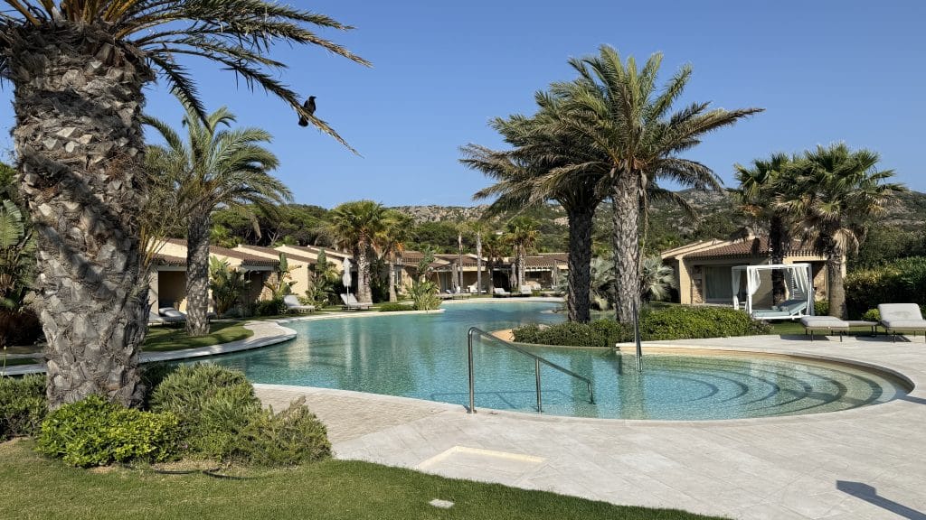 7pines Resort Sardinia Lagunenpool