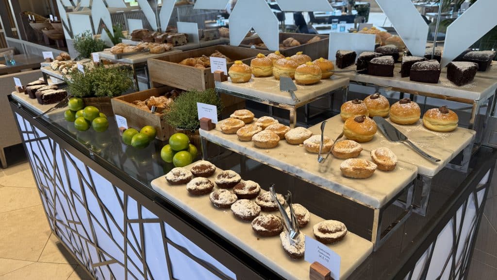 7pines Resort Sardinia Suesses Gebaeck