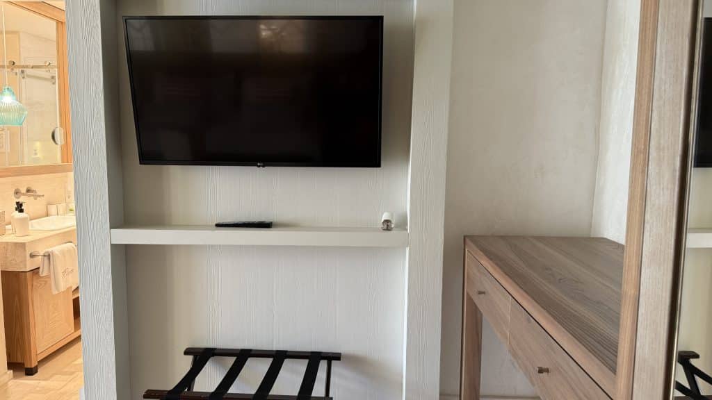 7pines Resort Sardinia Weiterer Flachbildfernseher