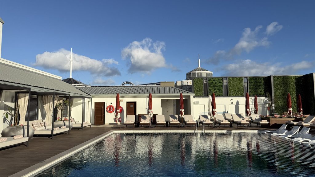 InterContinental Table Bay Hotel Kapstadt Pool Liegen