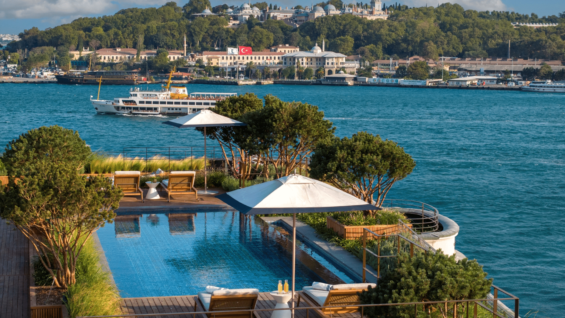 Peninsula Istanbul Pool Bosporus
