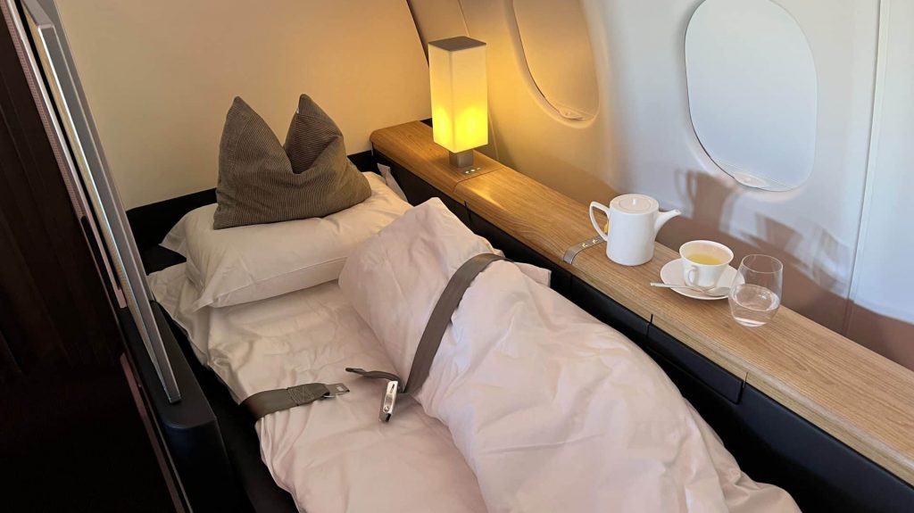 Swiss First Class Airbus A330 Bett 2