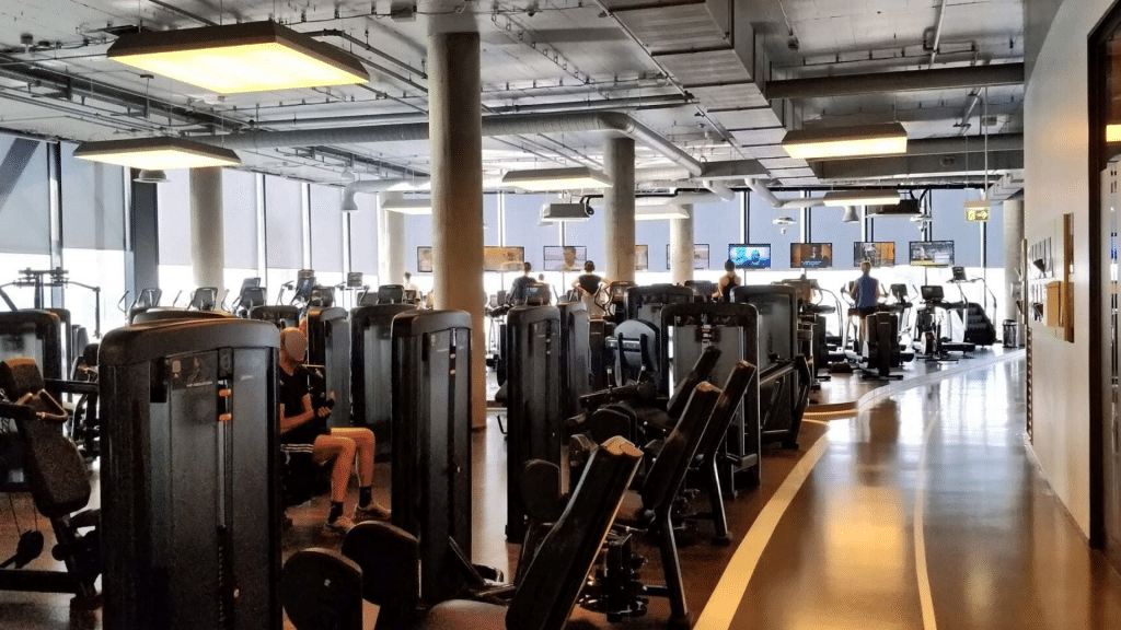 Jw Marriott Frankfurt Grosser Raum Mit Dutzenden Geraeten