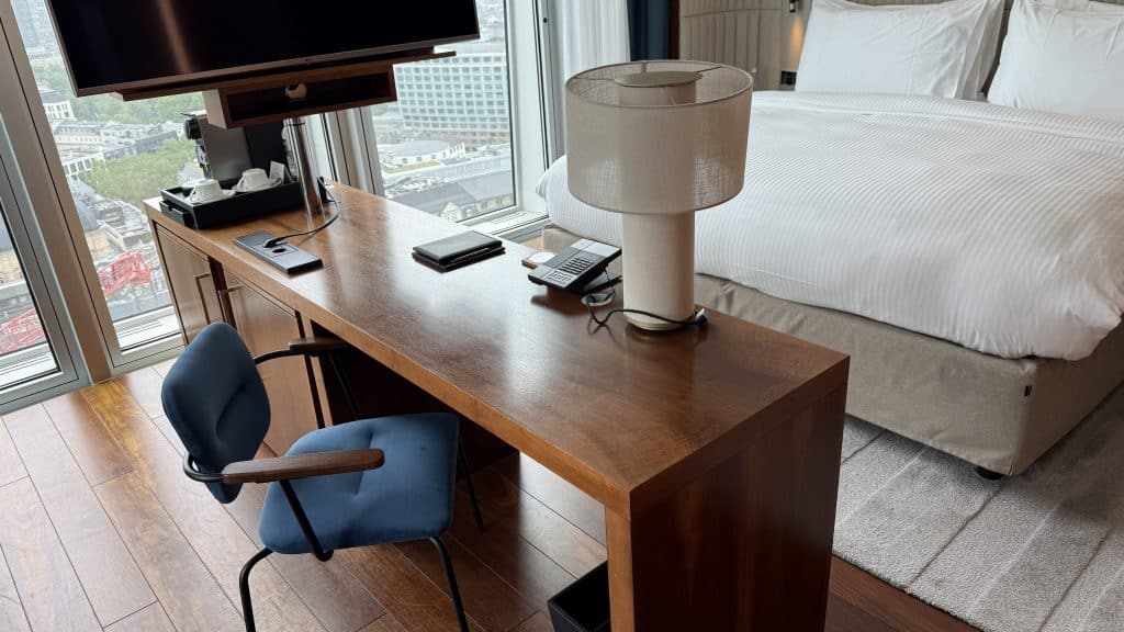 Jw Marriott Frankfurt Schreibtisch