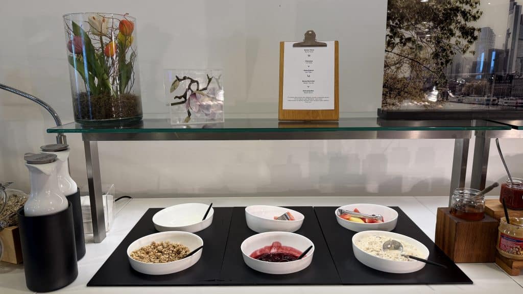 Lufthansa Senator Lounge Frankfurt B Fruehstuecksbuffet