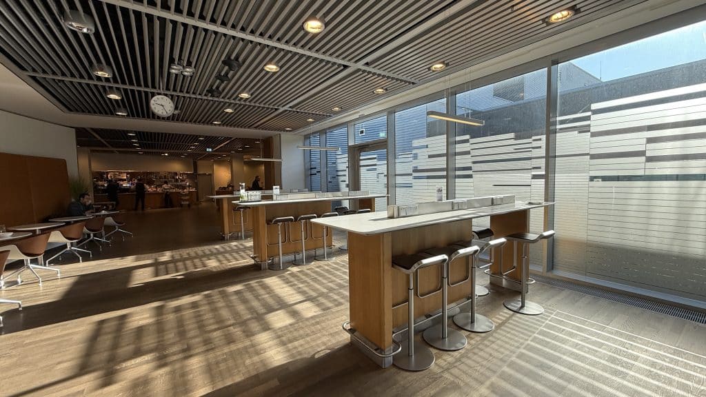 Lufthansa Senator Lounge Frankfurt B Hochtische